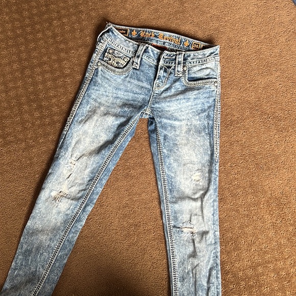 Juniors Rock Revival Jeans - Picture 2 of 3
